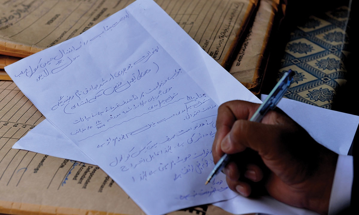 A lawyer writes an application at the Lahore High Court | Murtaza Ali, White Star