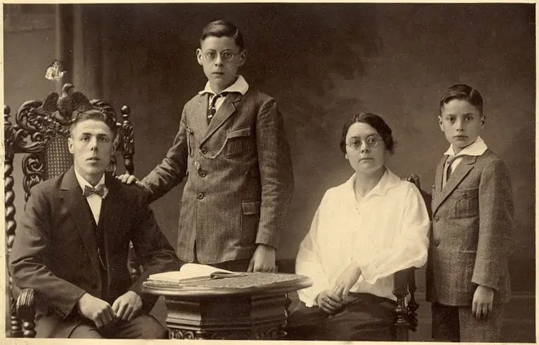 A family photograph, my grandfather (Kees) and grandmother (Anna) and their sons Jan (left) and Adriaan (my father) on the right. The picture was taken around 1929. A family photograph taken around 1929. It shows my grandfather Cornelis — known as Kees — together with my father’s elder brother Jan, my grandmother Johanna and my father Adriaan. During the difficult years of the Great Depression, the family left Zeeland and moved from Vlissingen to Dordrecht. That move would eventually establish the Dordrecht branch of the family into which I was born in 1949.