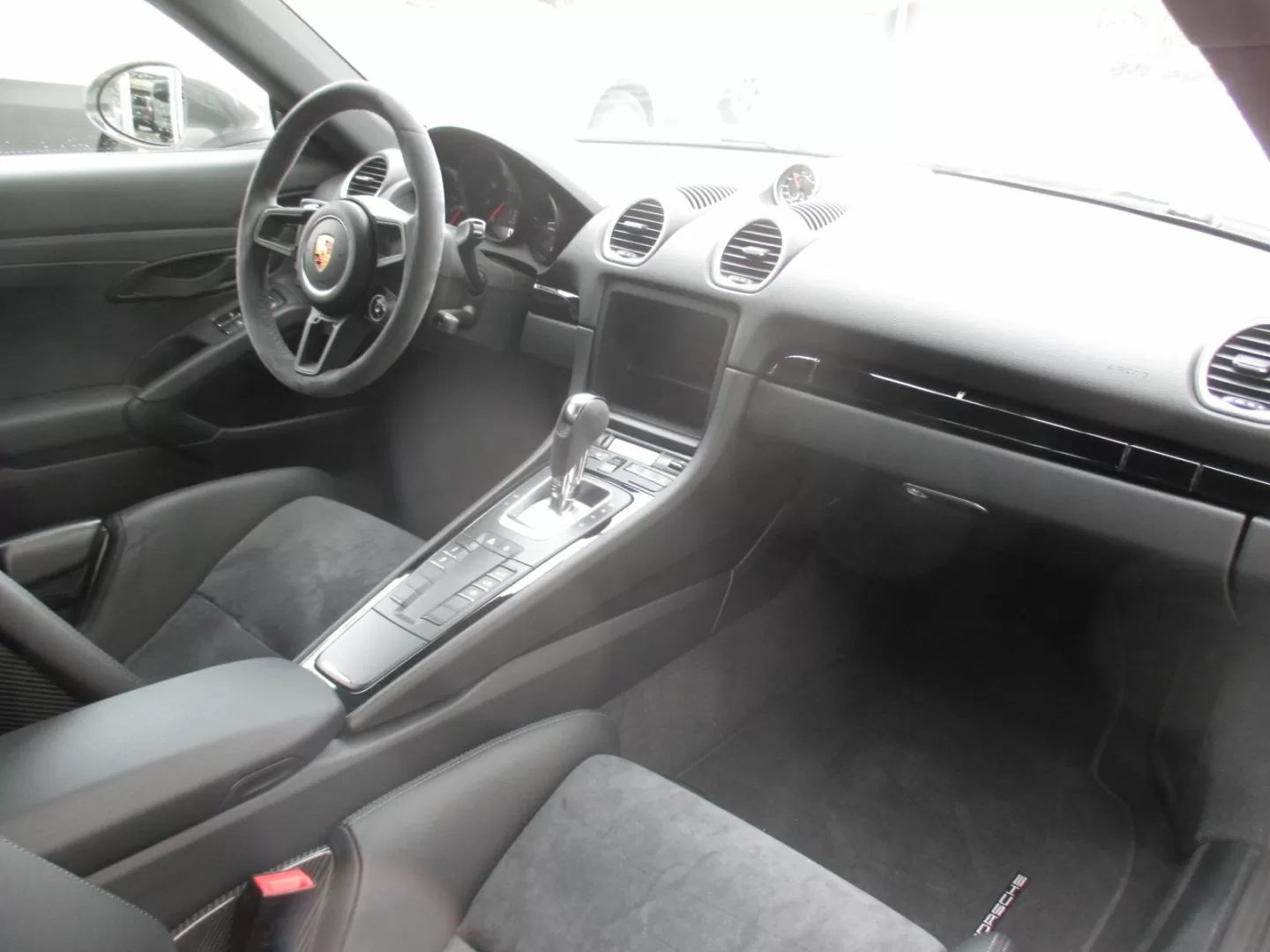 ポルシェ ケイマンにゴルフバッグは積める?前後トランク積載を徹底検証 3 Porsche 718 Cayman interior(interior)実写