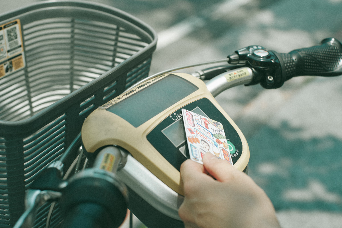 ICカードをタッチする様子