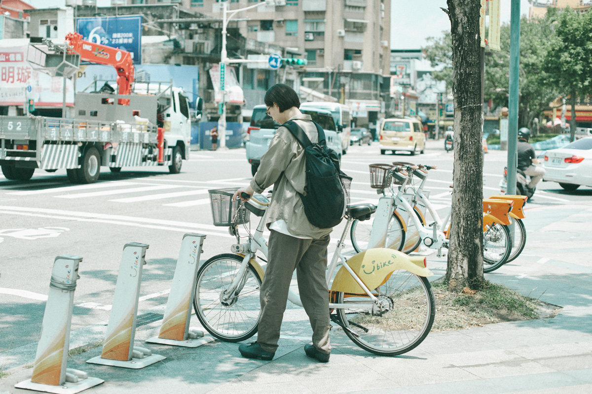 自転車をピックアップする様子