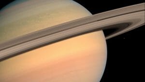 土星に近づく大迫力の動画。CGじゃなくカッシーニが見た本物の映像