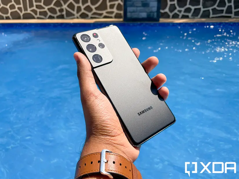 Samsung Galaxy S21 Ultra in hand